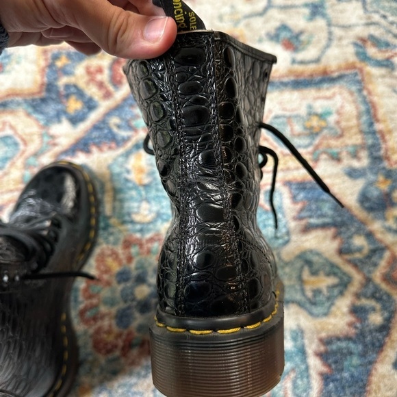 Vintage Dr. Martens England Embossed Leather Black Boots Size 5 - Picture 9 of 13